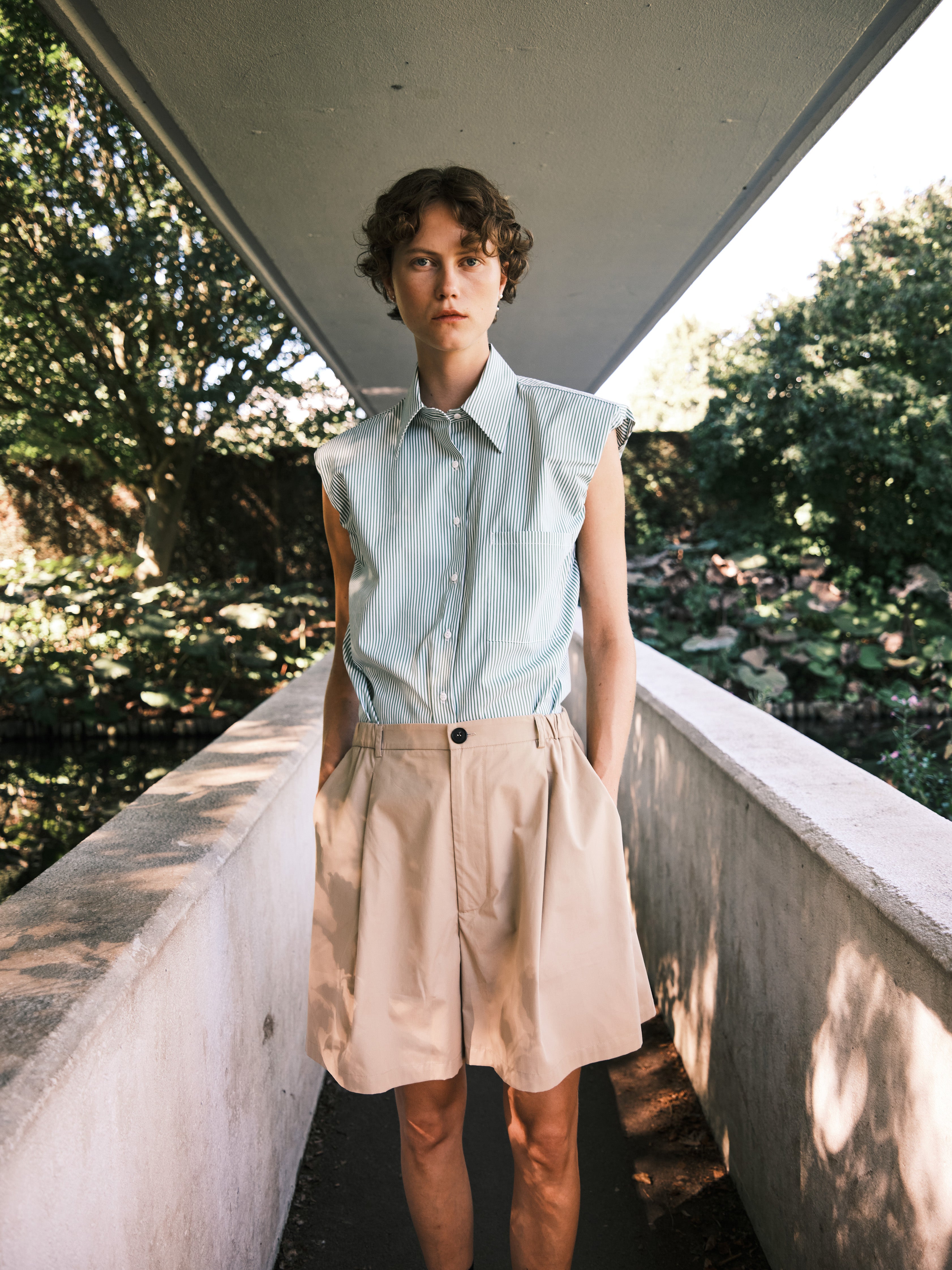 JEAN SHORTS / ALMOND MILK