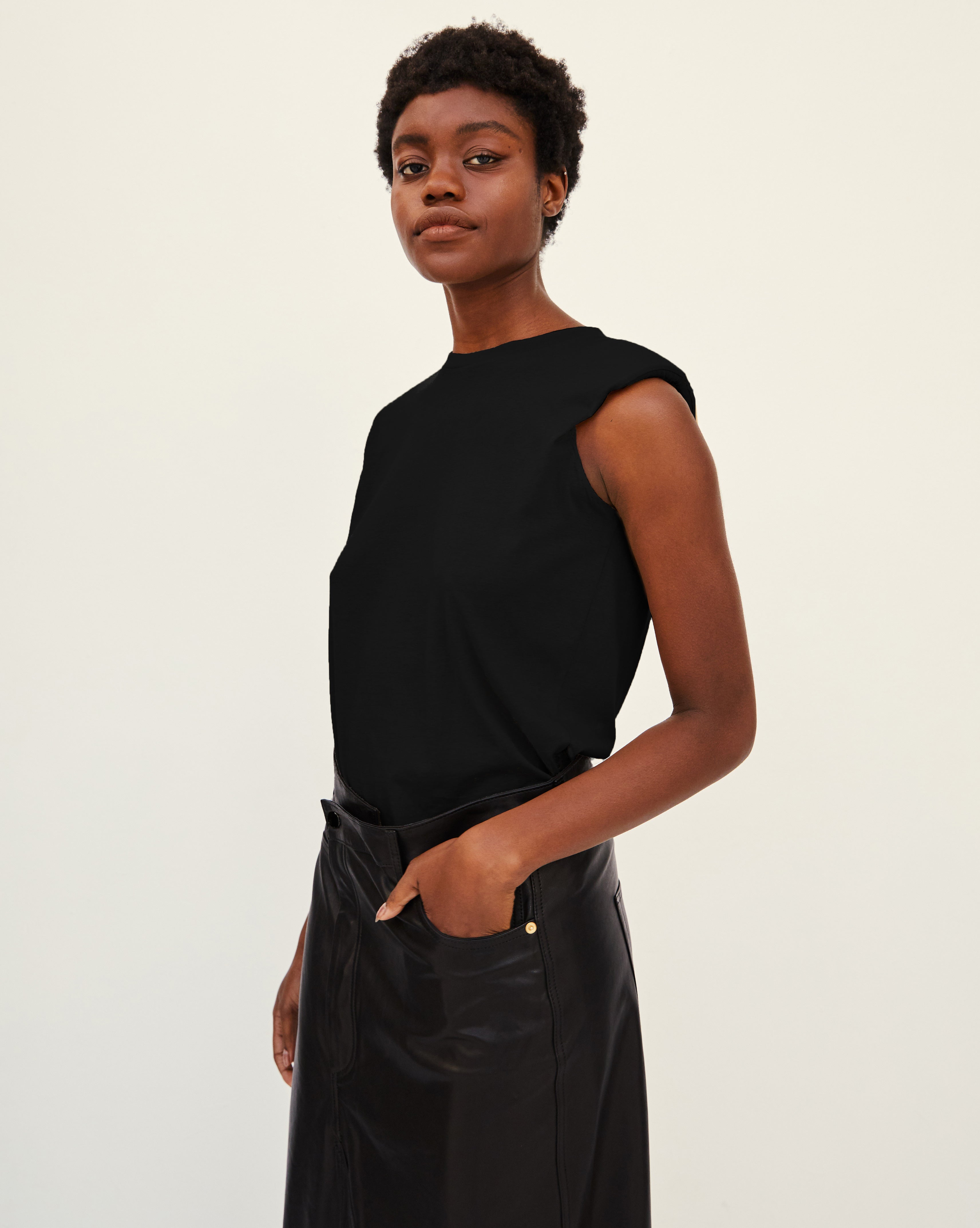 ERIN TEE / BLACK