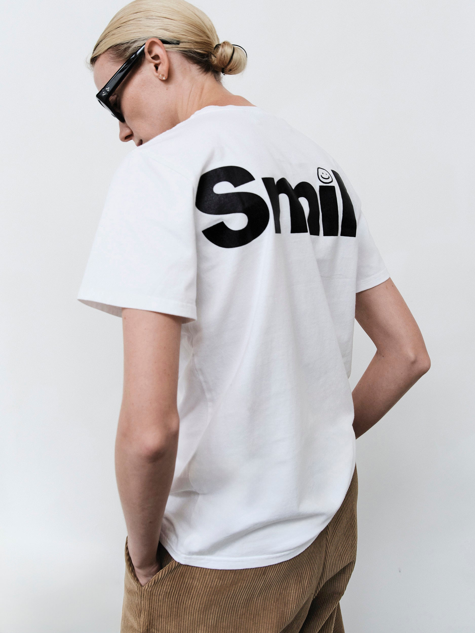 HAPPY TEE / WHITE-BLACK