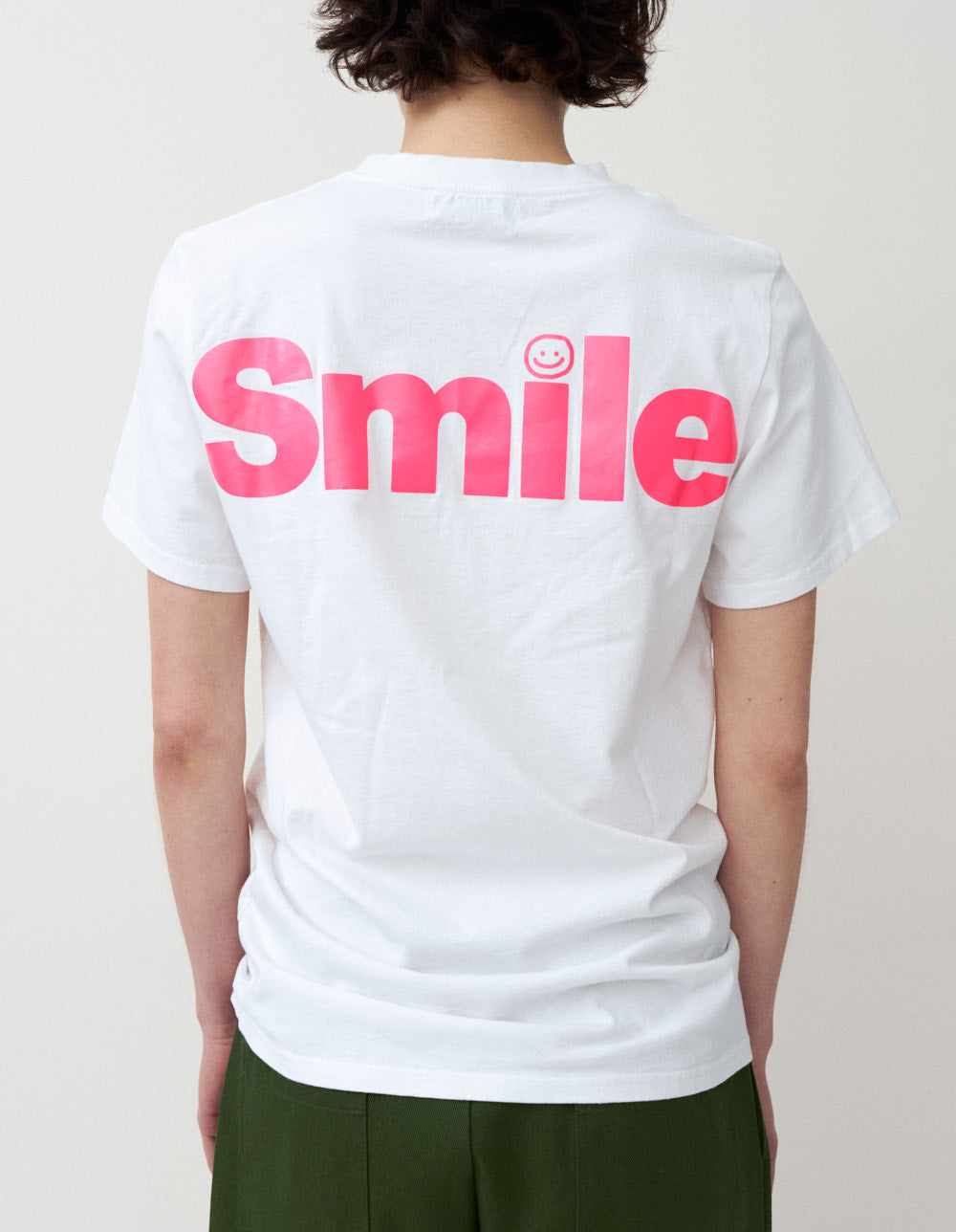 p*☆様 VR × nqrse × HAPPY TEE / WHITE HAPPY TEE / WHITE-NEON PINK – RIKA STUDIOS