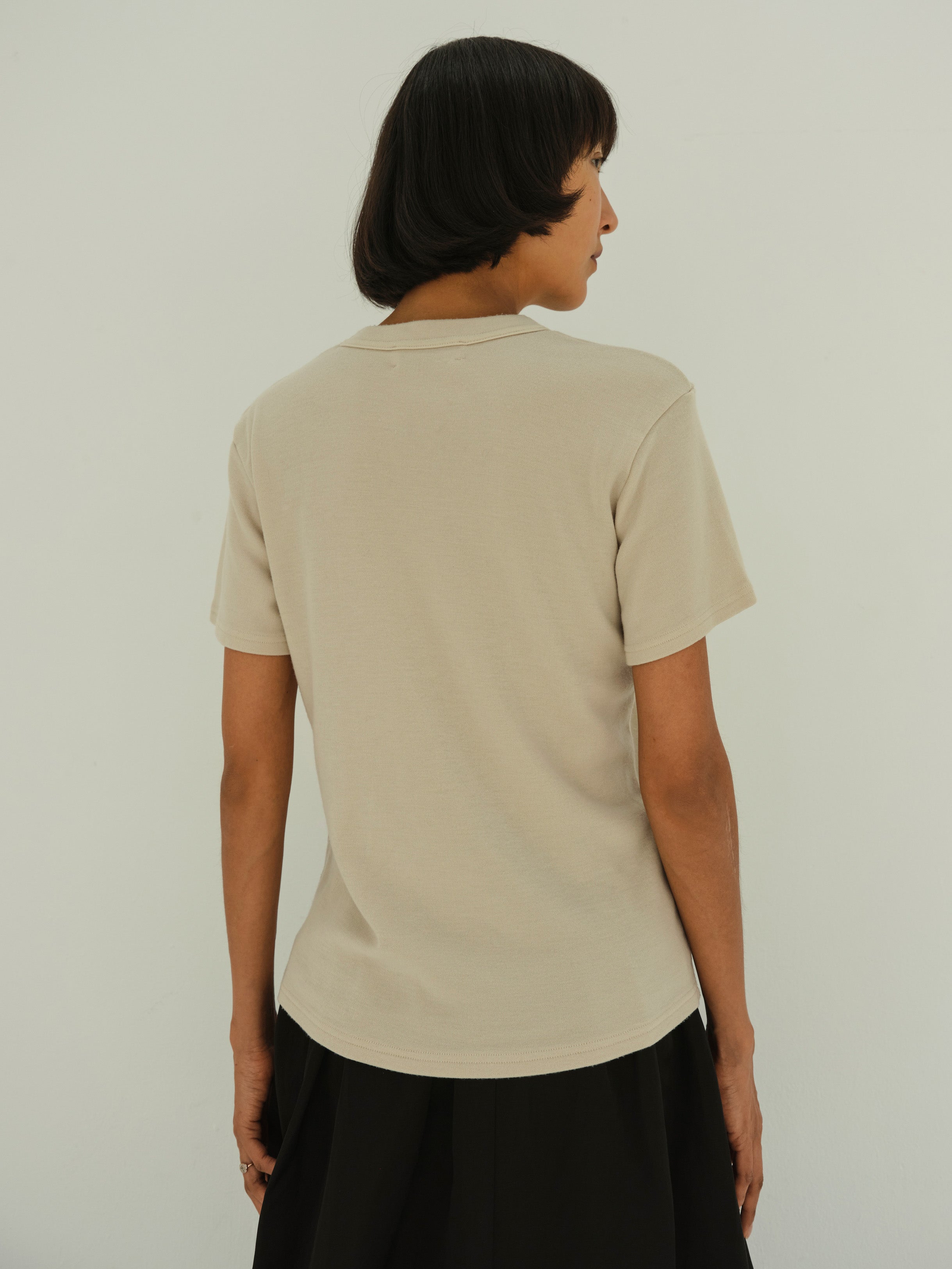 MIA TEE / ALMOND