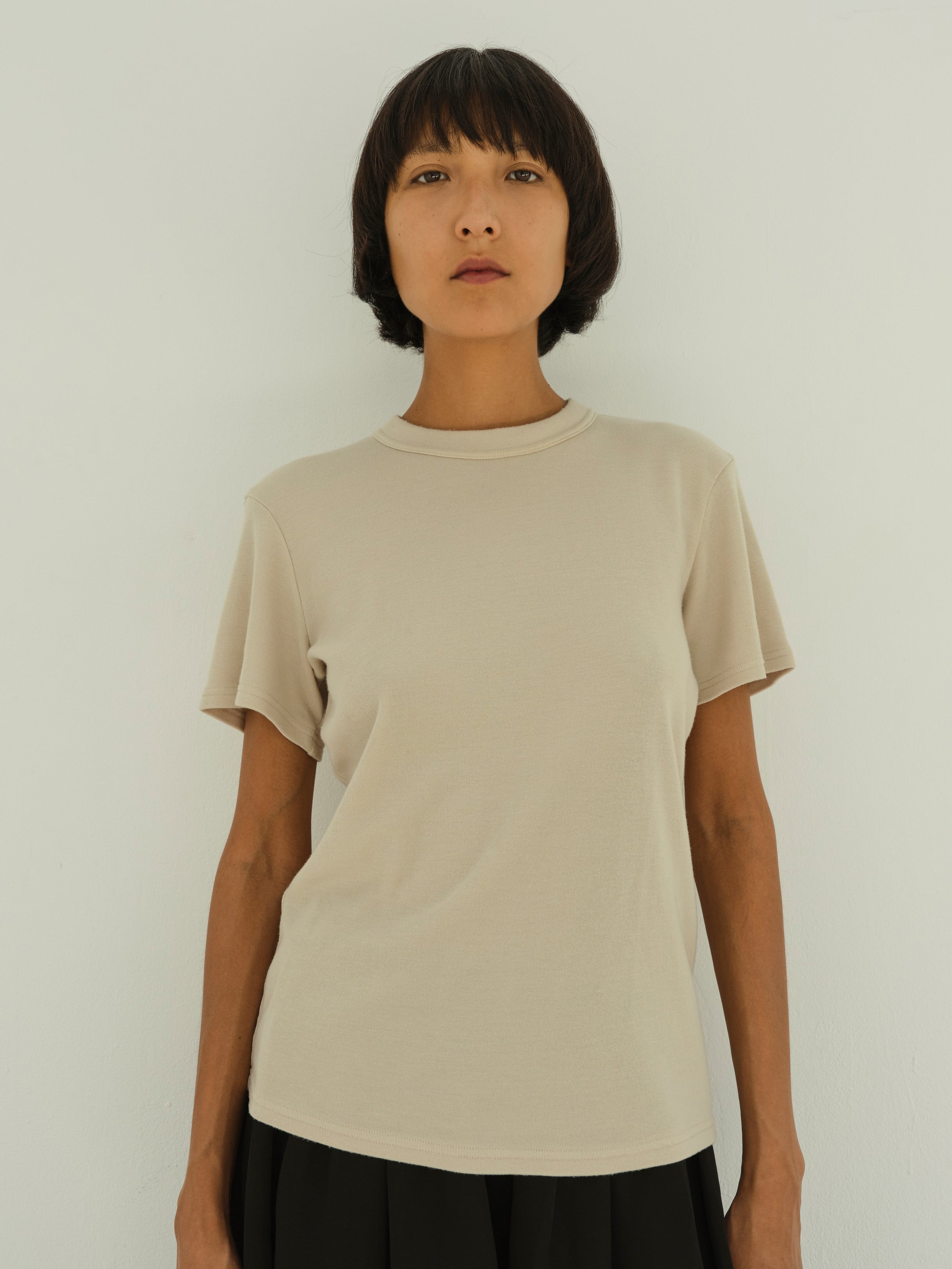 MIA TEE / ALMOND