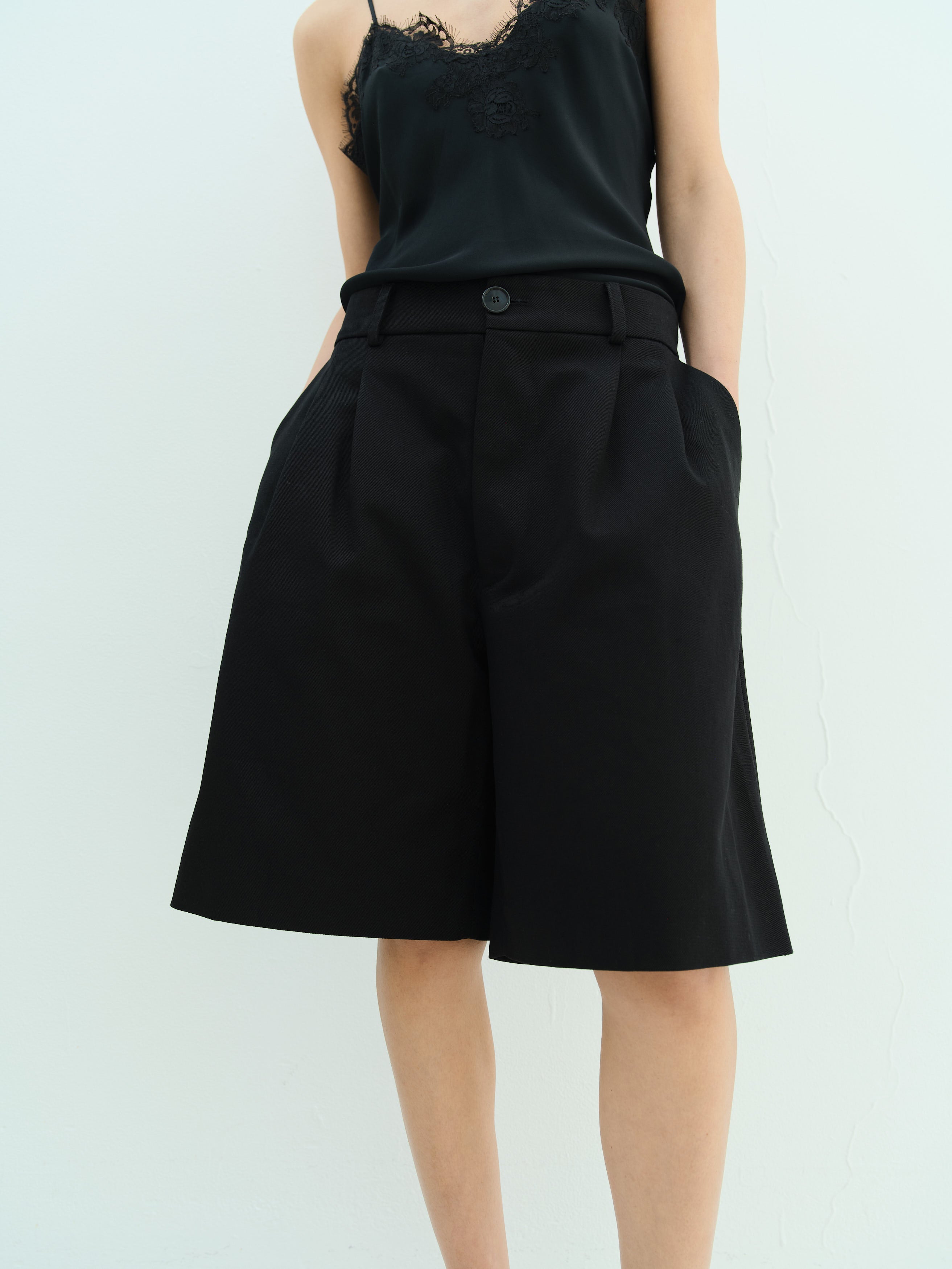 ONASSA SHORTS / BLACK COATED