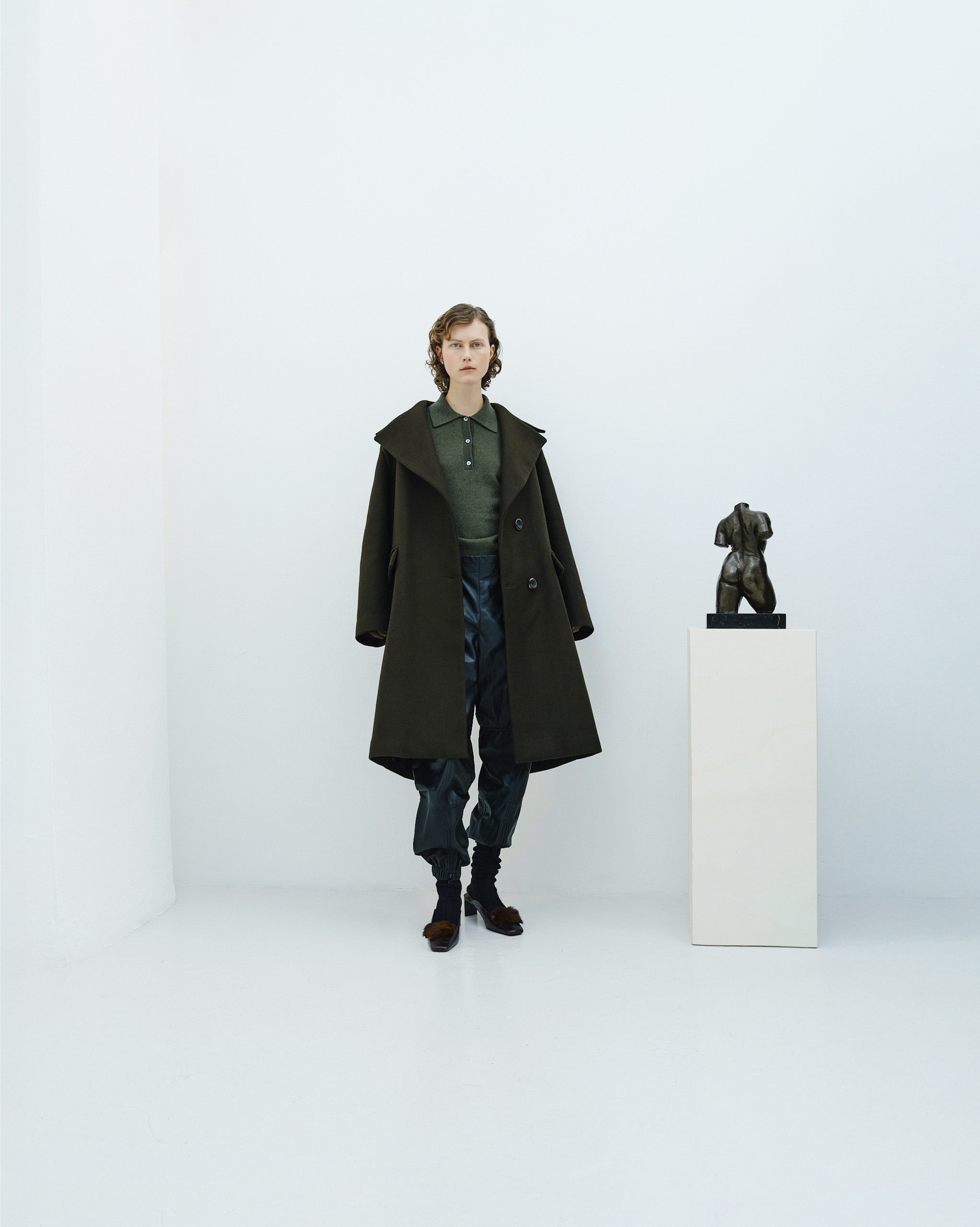 GEORGE COAT / WALNUT