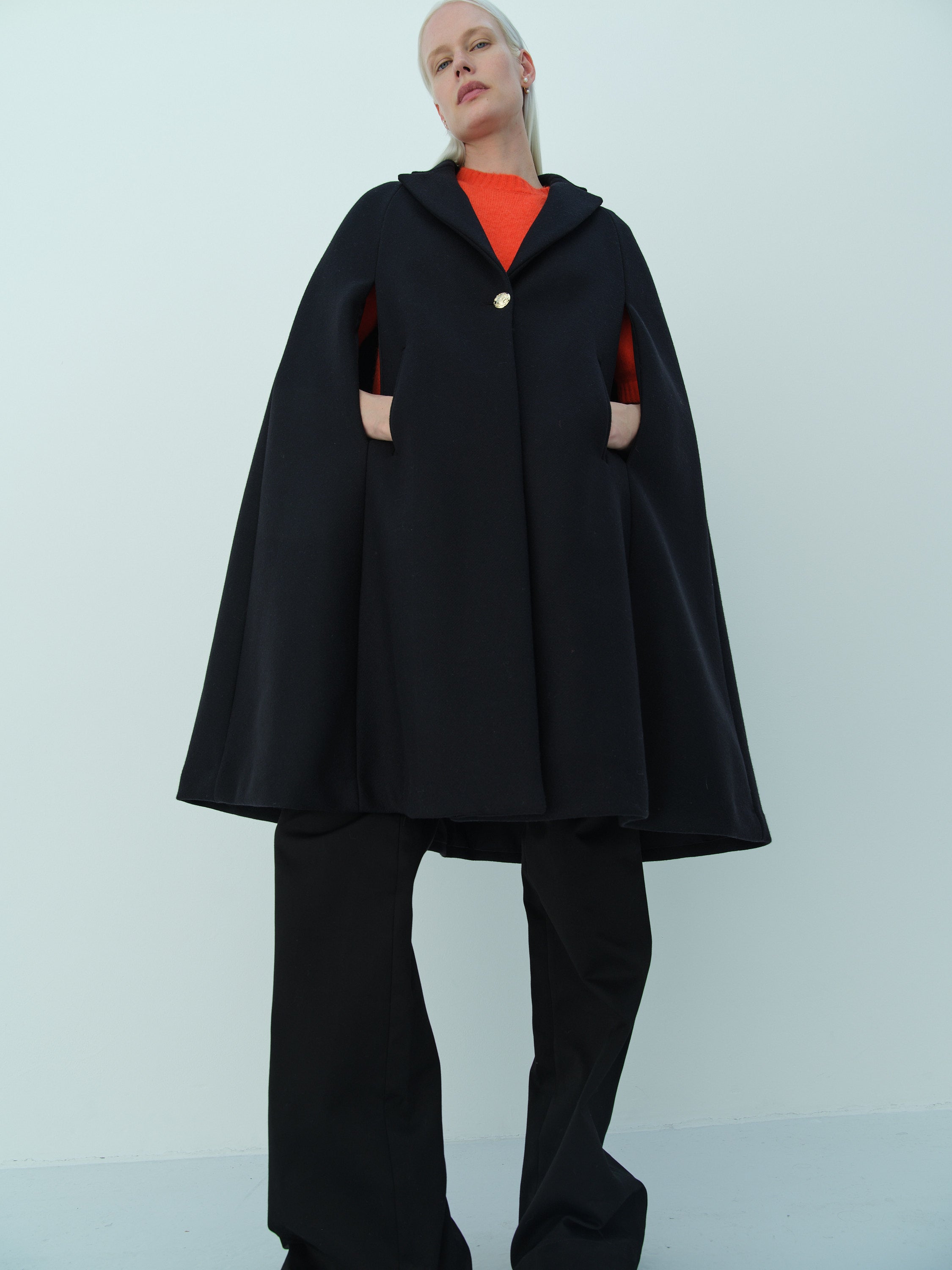 CAPE COAT / BLACK