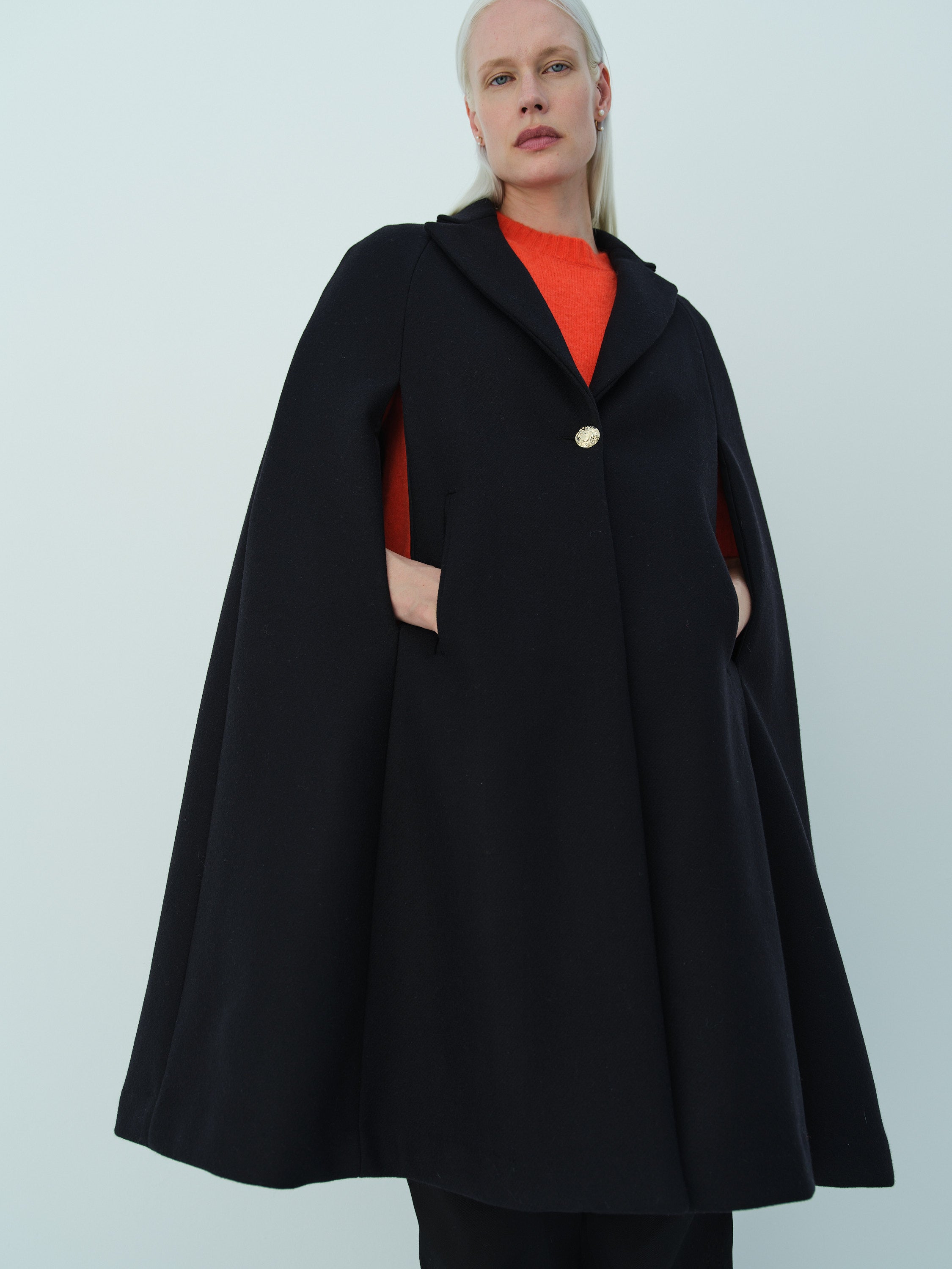 CAPE COAT / BLACK