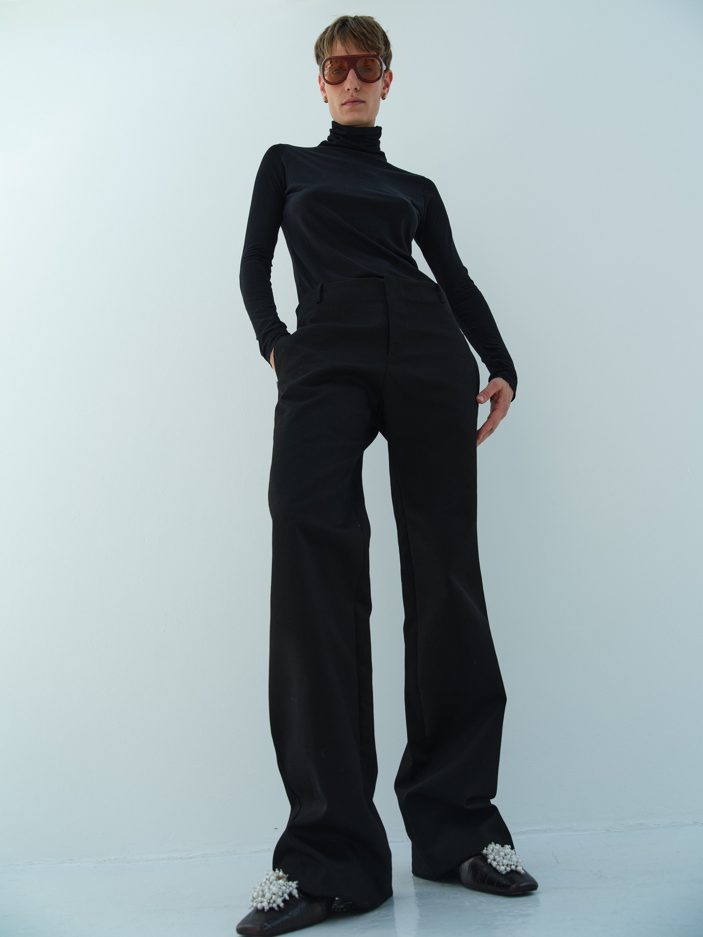 RILEY ROLL-NK TEE / BLACK