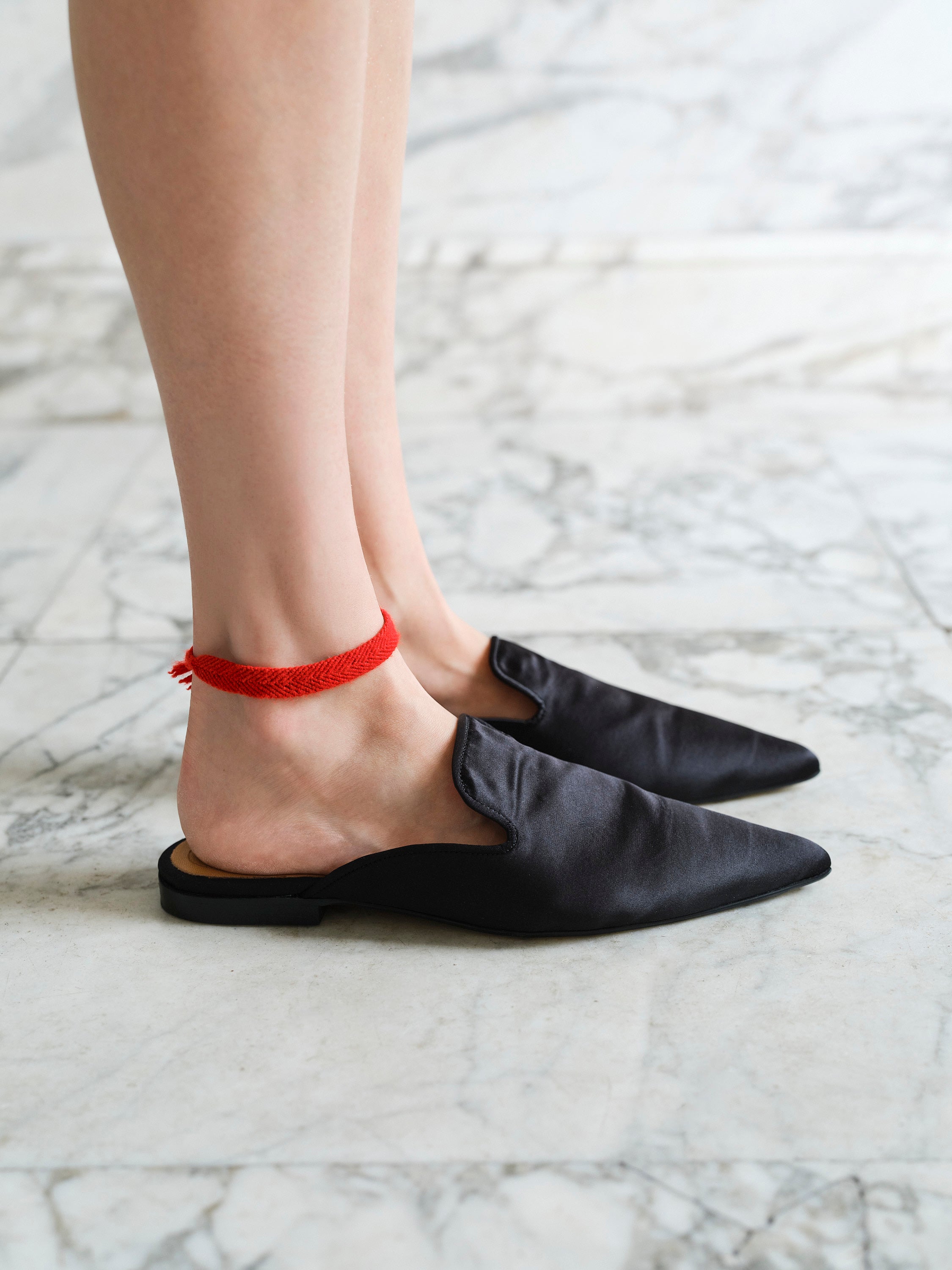 SOPHY SLIPPERS / BLACK