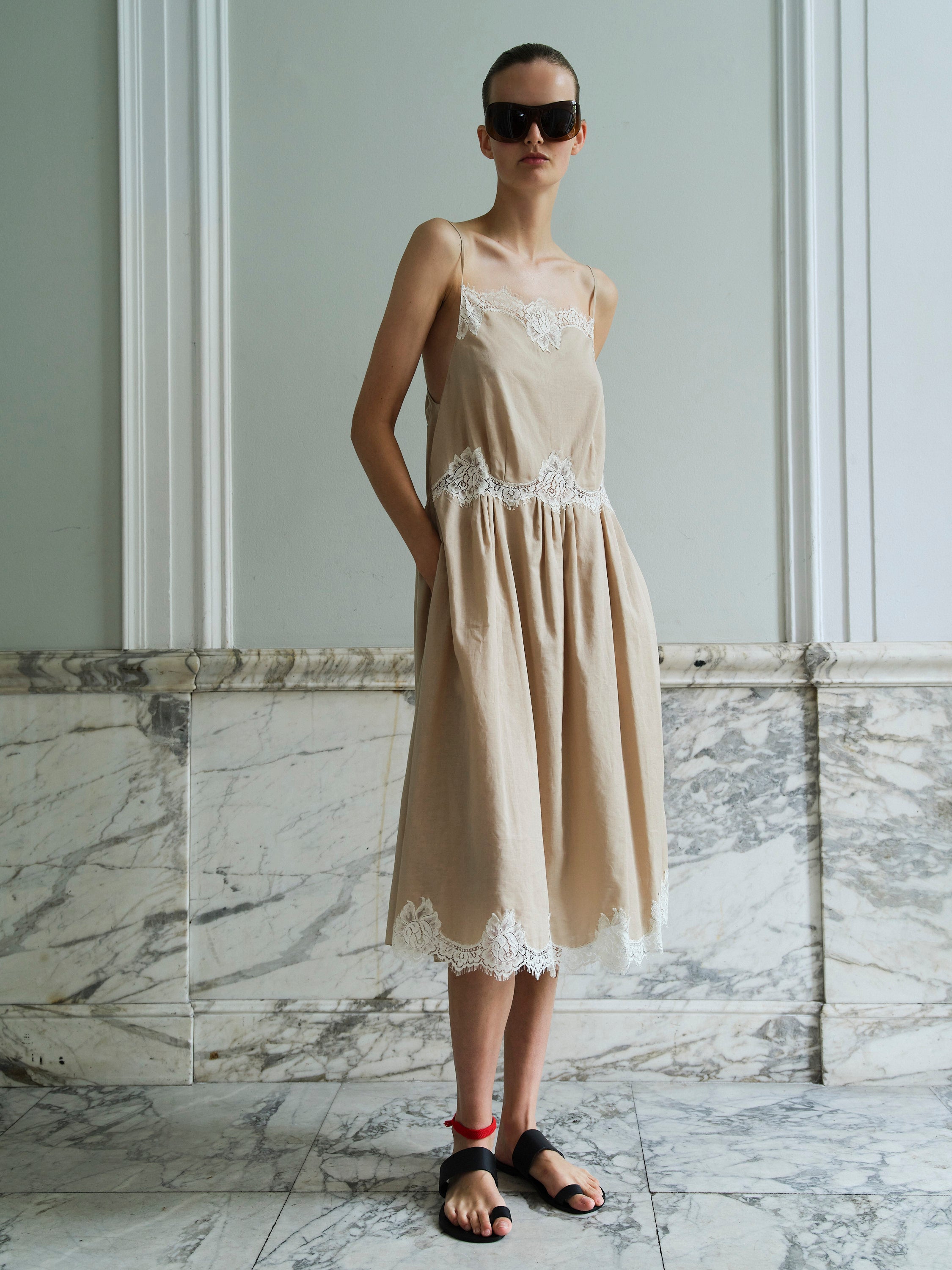 LACE CORSICA DRESS / DUNE POPLIN