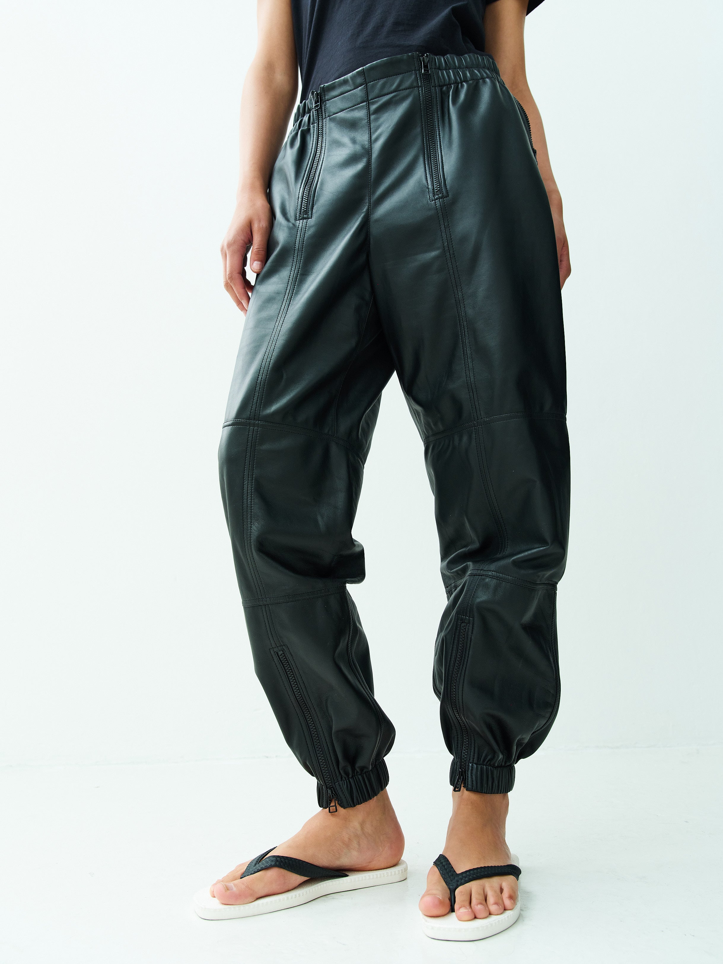 TRACK PANTS / BLACK NAPPA