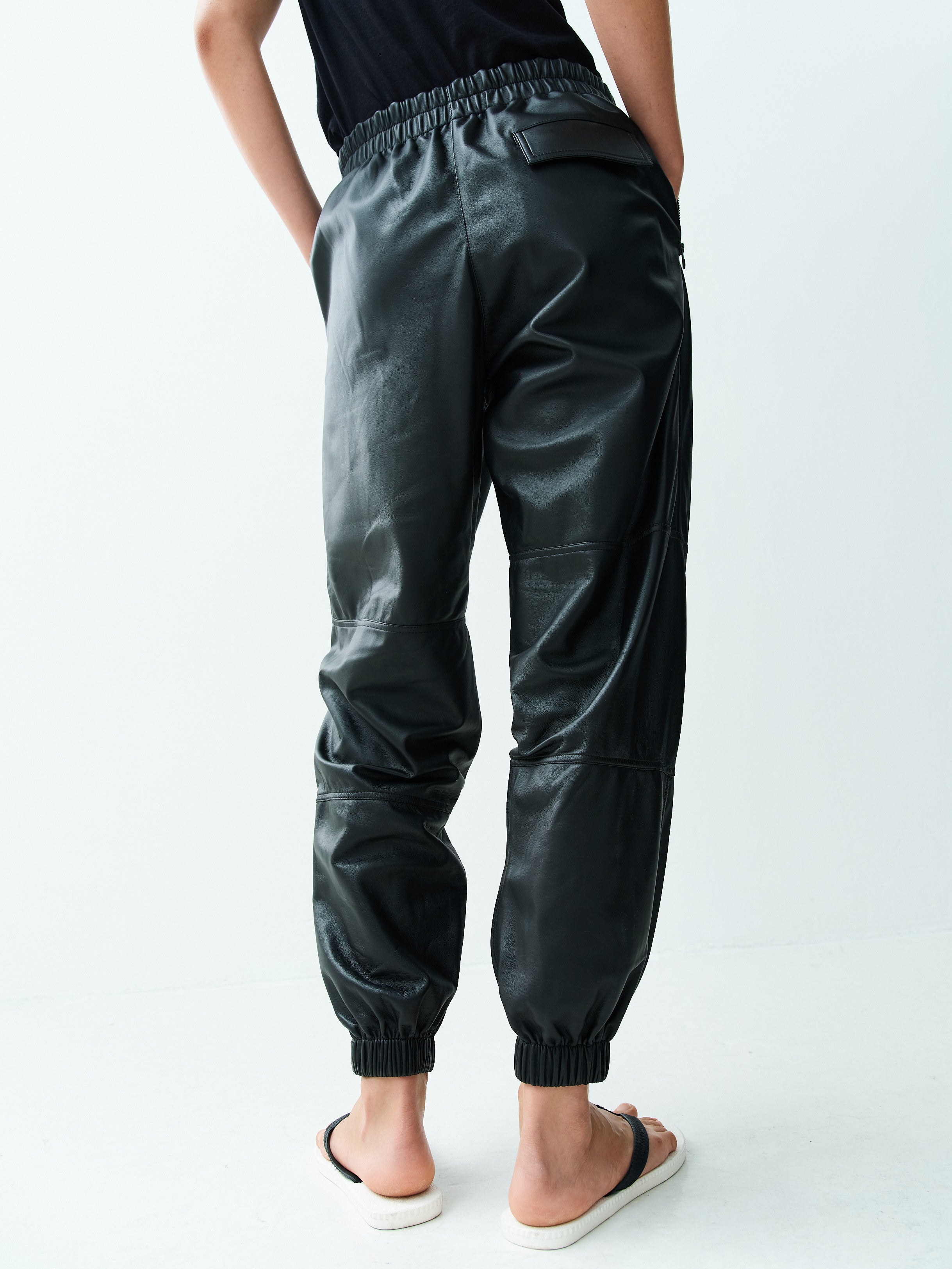 TRACK PANTS / BLACK NAPPA