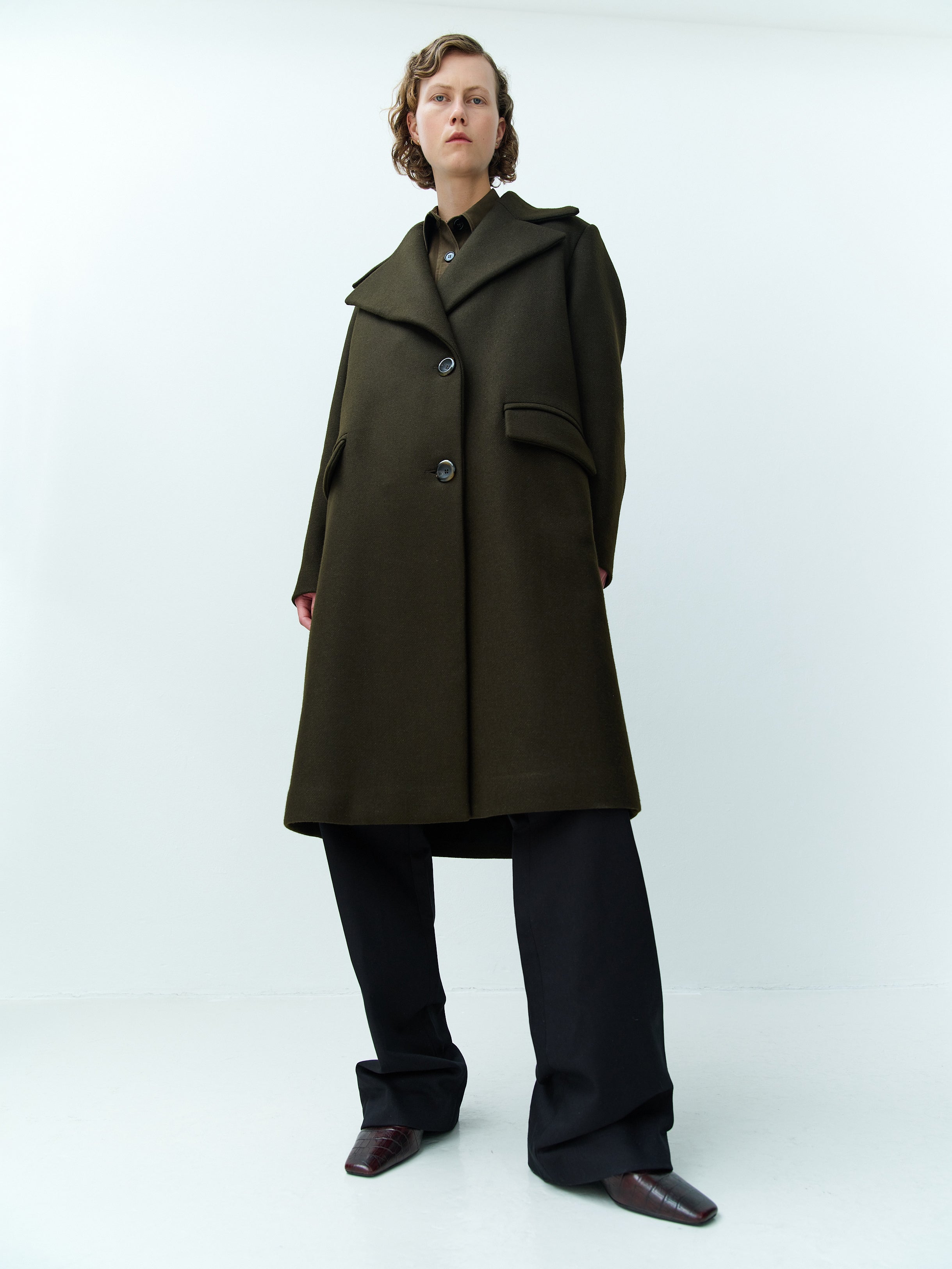 GEORGE COAT / WALNUT