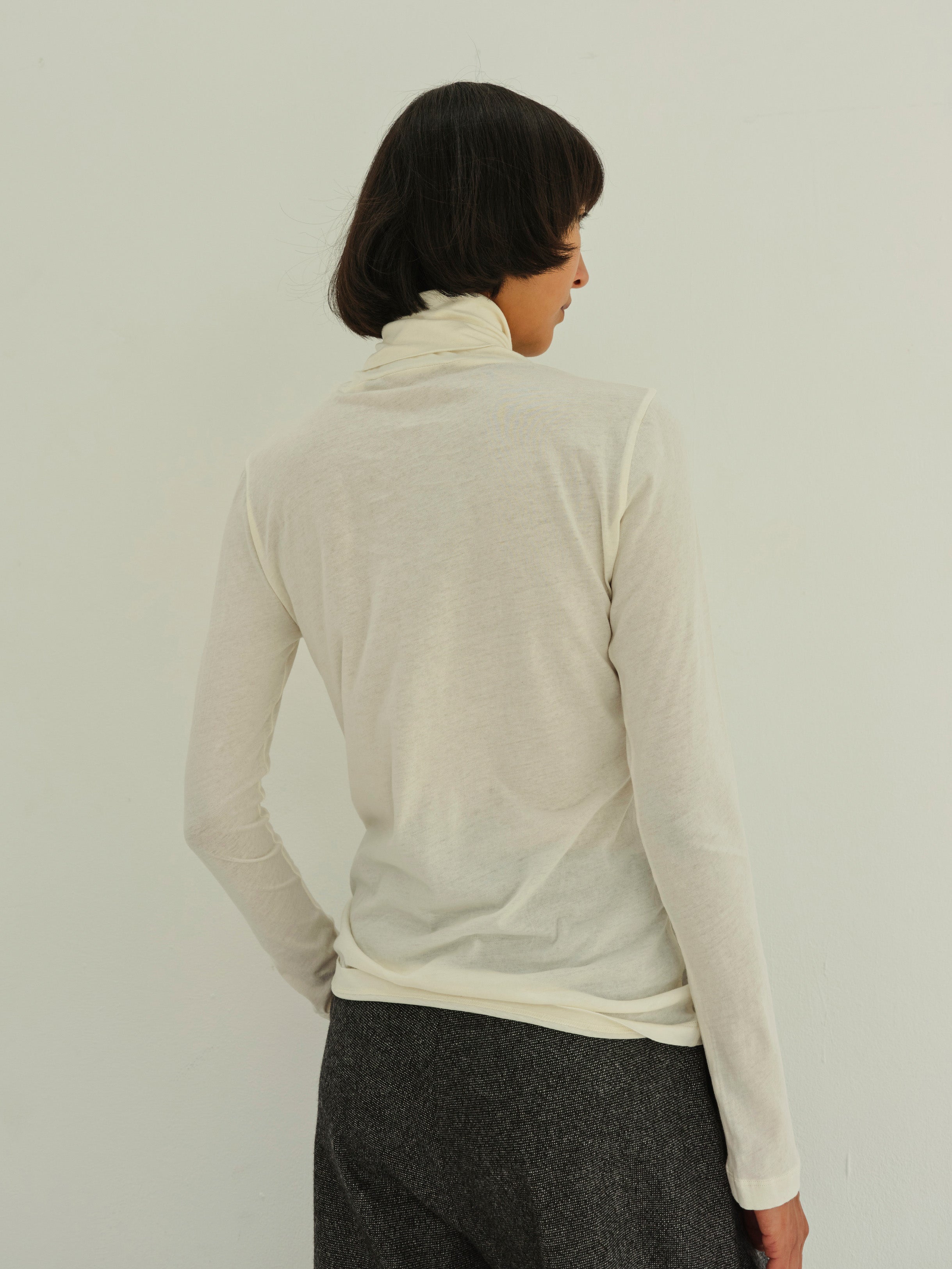 RILEY ROLL-NK TEE / ECRU