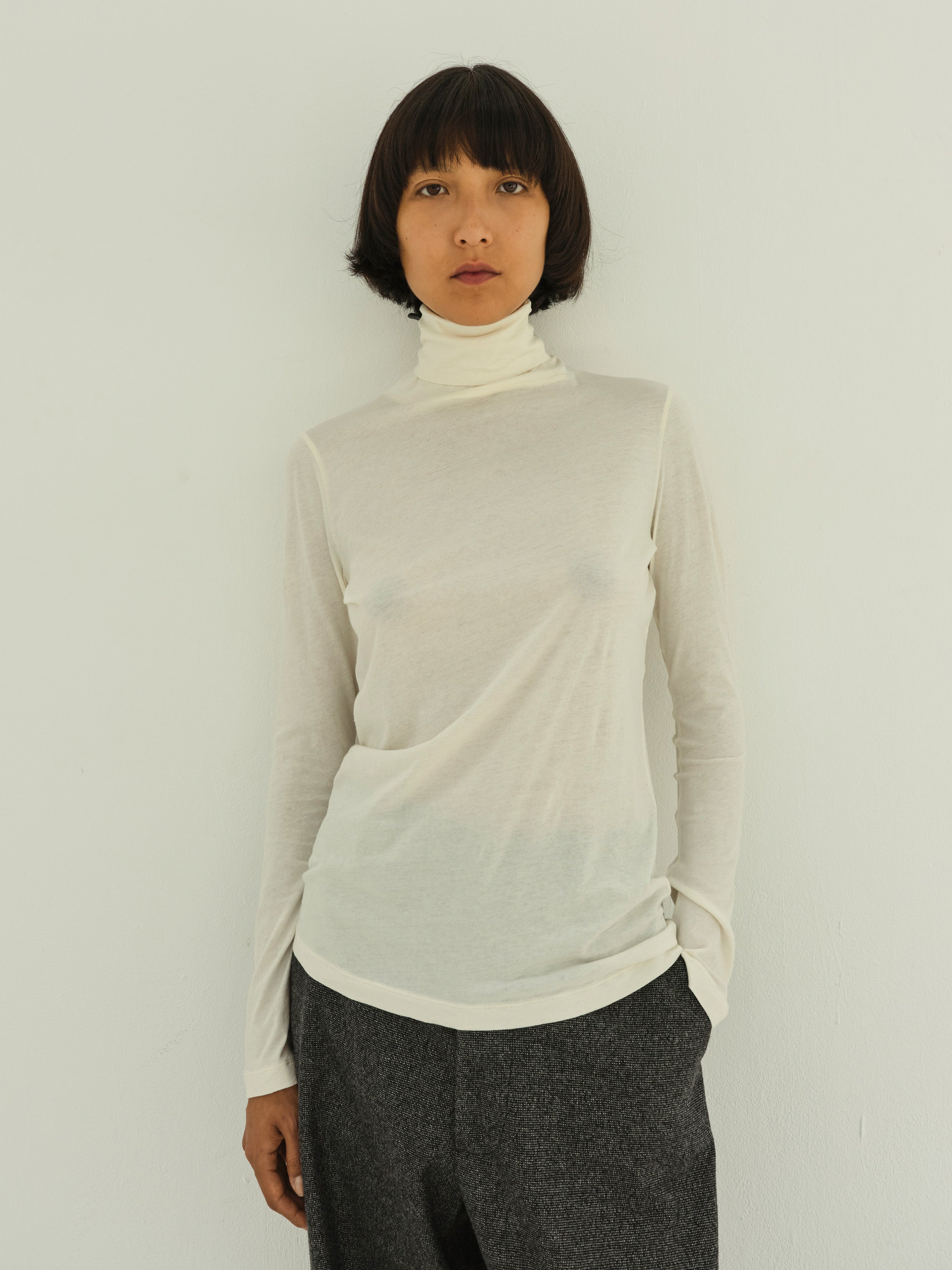 RILEY ROLL-NK TEE / ECRU