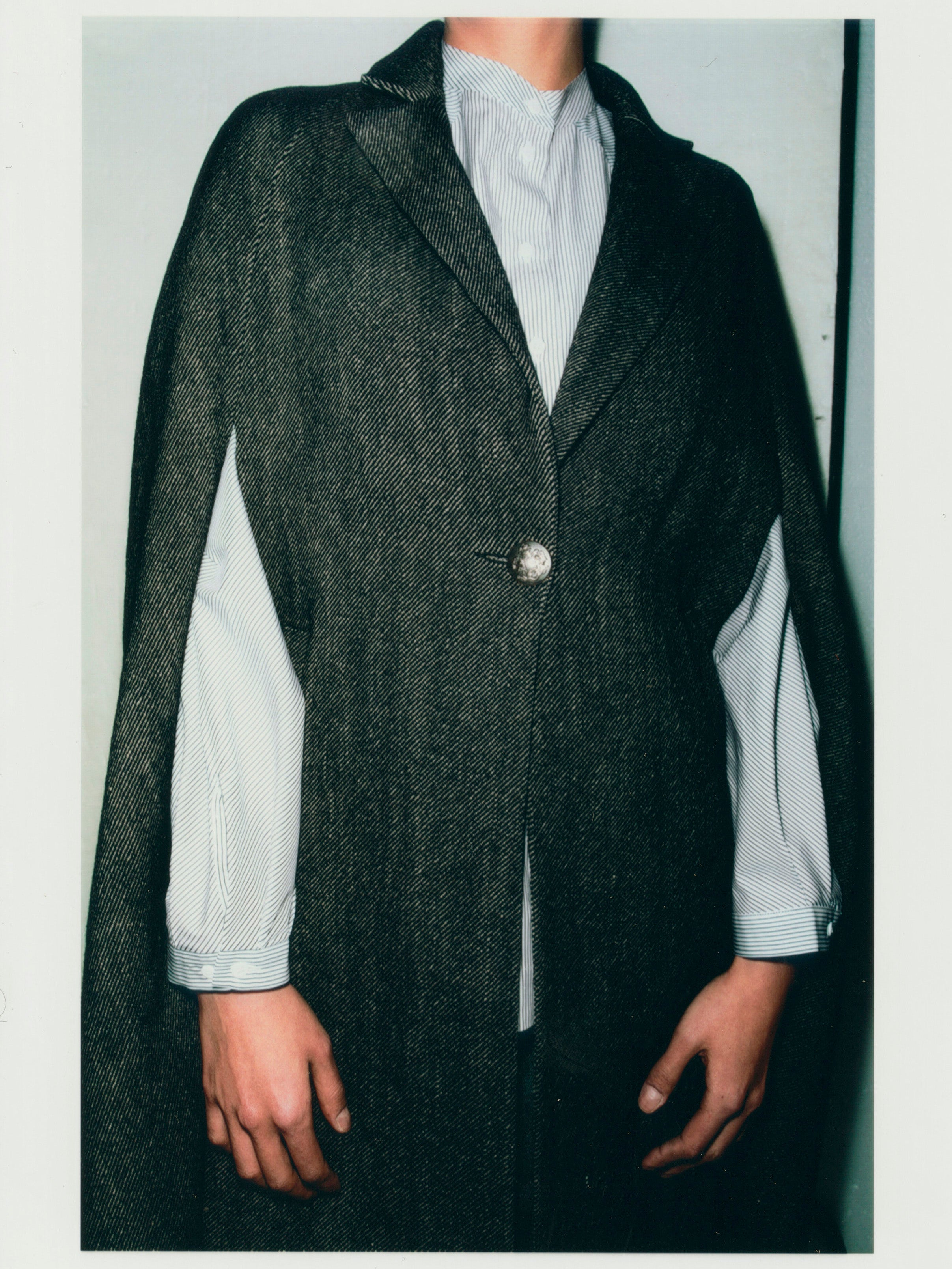 CAPE COAT / BLACK TEA