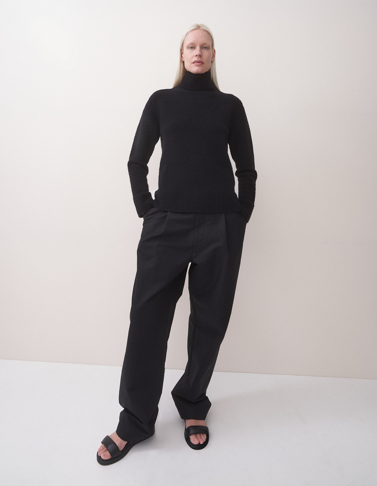 WALTER ROLL NECK / ONYX
