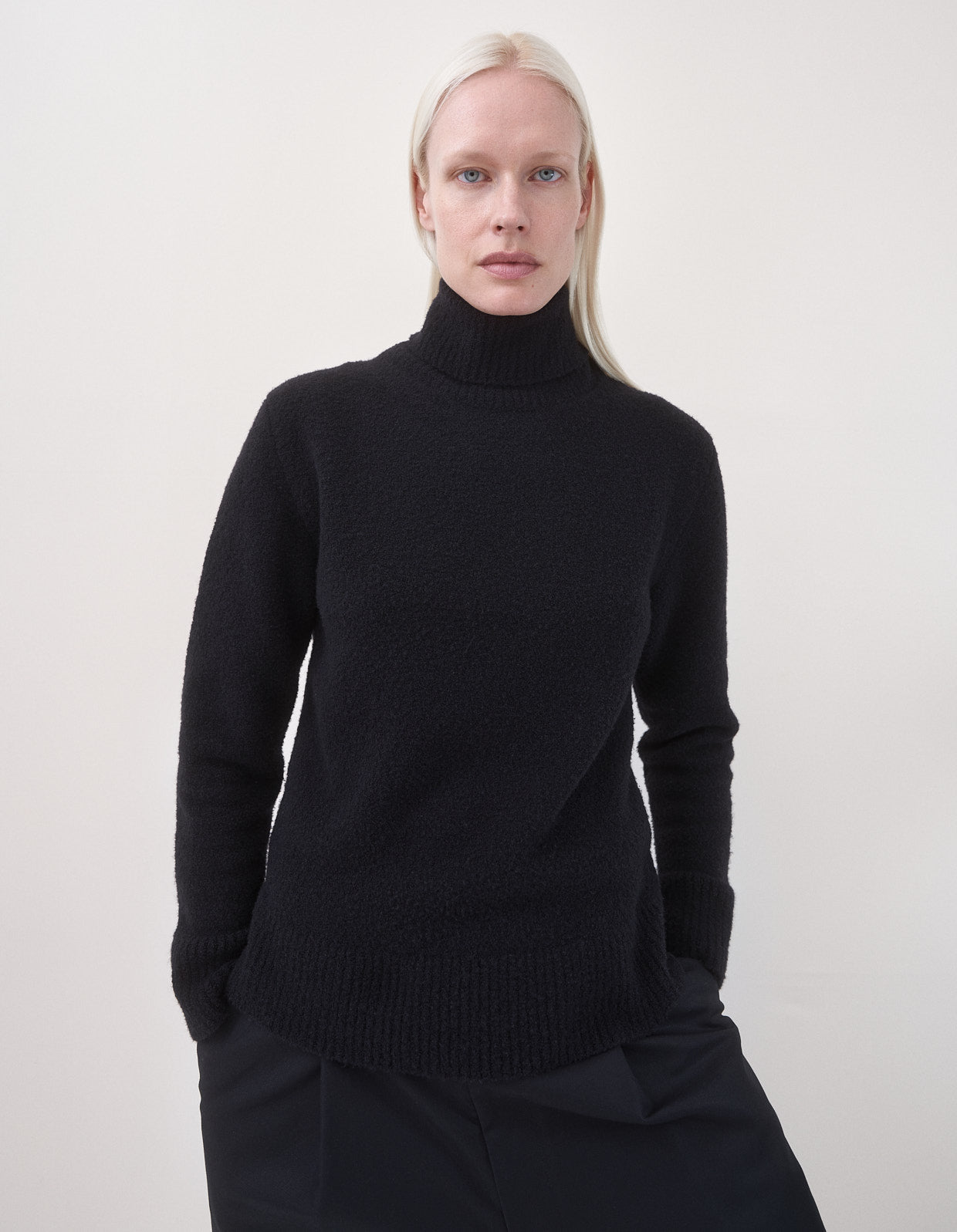WALTER ROLL NECK / ONYX