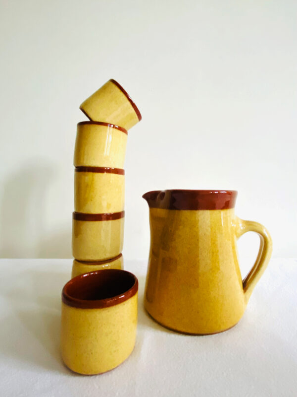 Jug set in honey with six cups