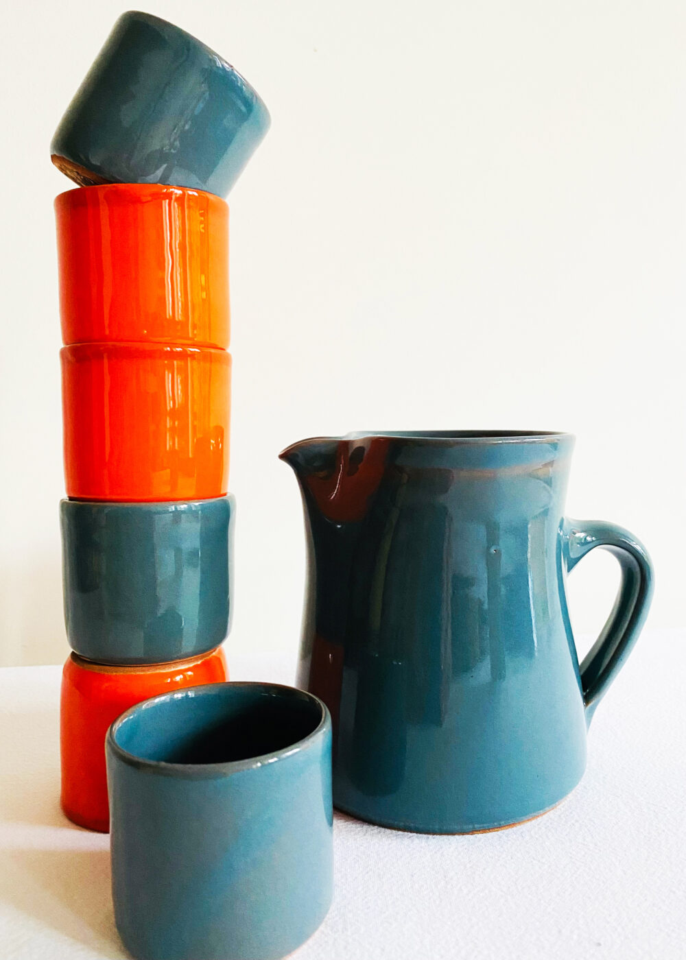 Mixed jug set orange and blue grey